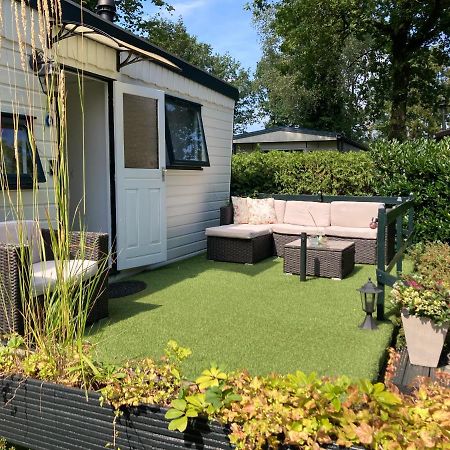 Charmant Chalet Op Een Bospark Op De Veluwe Villa Putten Luaran gambar