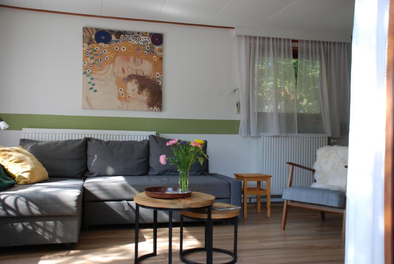 Charmant Chalet Op Een Bospark Op De Veluwe Villa Putten Luaran gambar