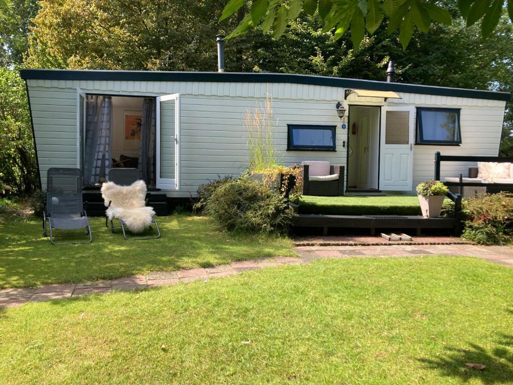 Charmant Chalet Op Een Bospark Op De Veluwe Villa Putten Luaran gambar